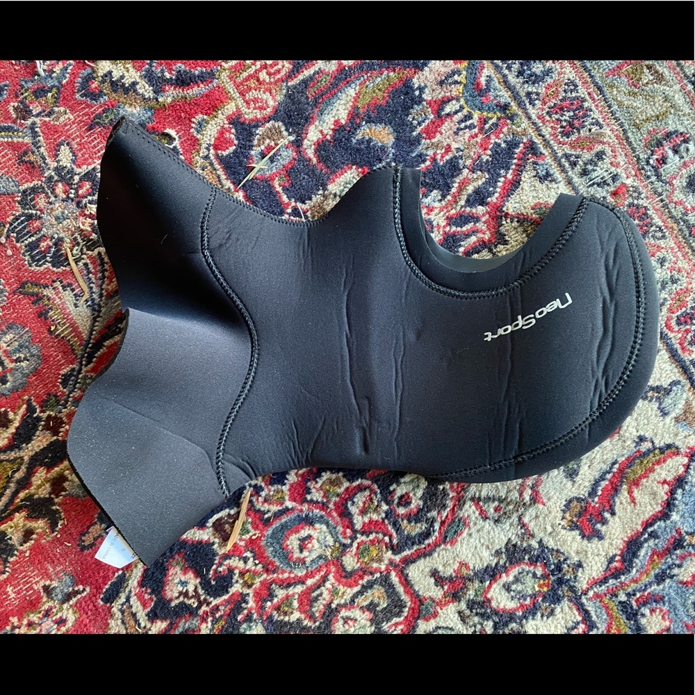 NeoSport 7/5mm Vented Bib Hood 
Size Small